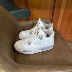 Jordan shoes size 4.5 men/ 6 woman’s